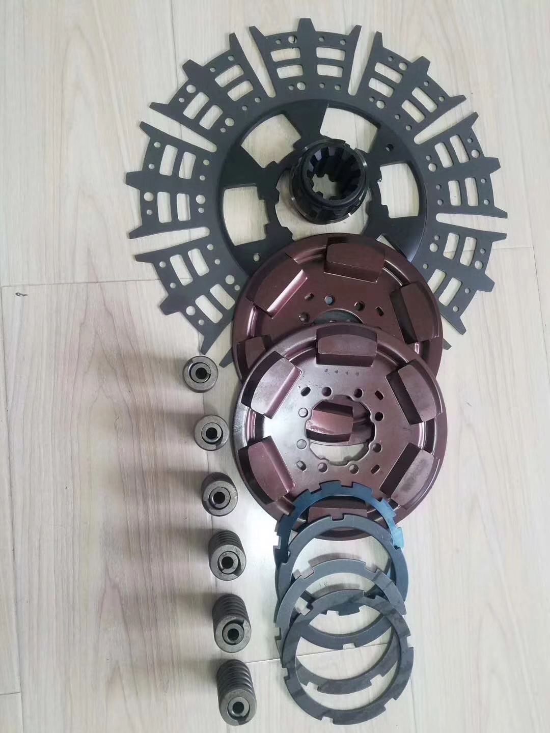 OEM Quality Good Performance Clutch Disc Spare Parts Clutch Plate 